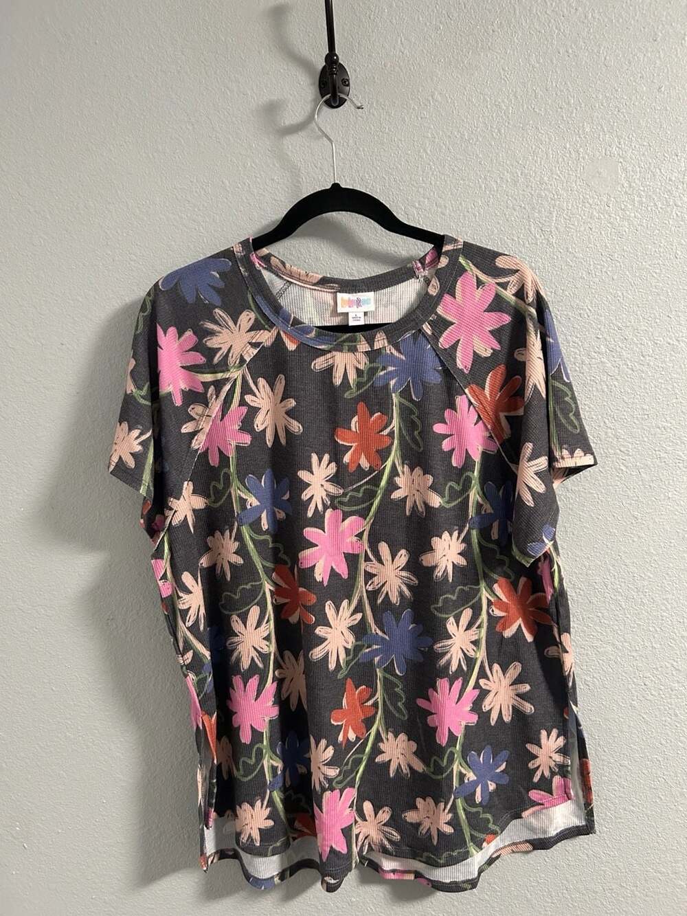 LuLaRoe Oakland Short Sleeve Black Floral Waffle Knit Top Size L